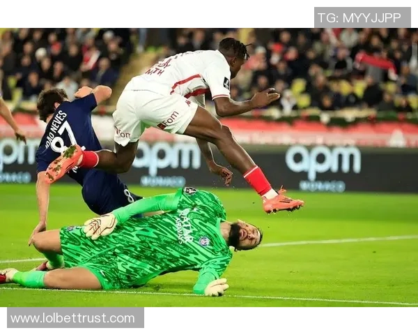 国王杯激战巴黎圣日耳曼大胜里昂五球逆转引发转会热议