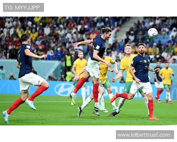 世界杯激战尤文图斯与里昂鏖战成平局绝杀瞬间引发全场热烈反响