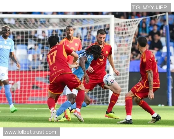 英超焦点战曼联与那不勒斯激战成平局全场热情高涨分析赛事精彩瞬间